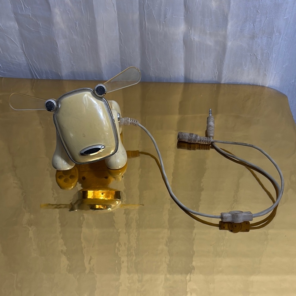 Robotic iPhone IDog Speaker